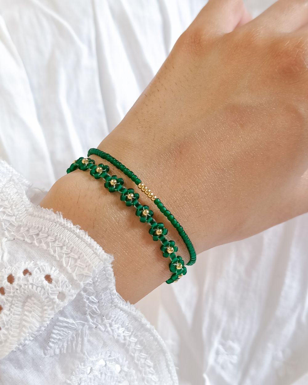 Flower beaded bracelet that is handmade with the finest Japanese seed beads and is perfect choice to gift your loved ones