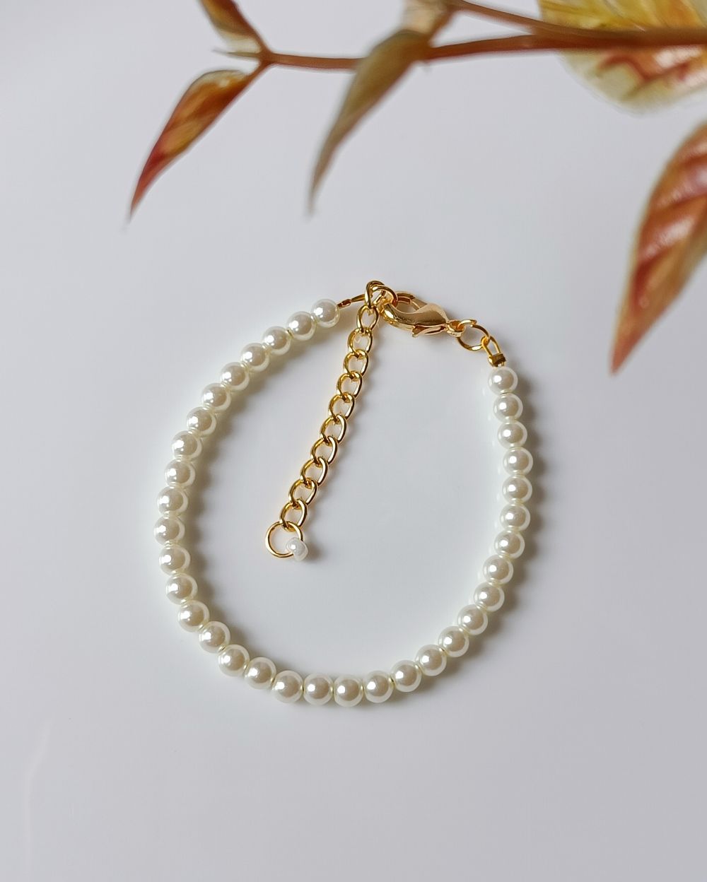Minimal and dainty pearl bracelet that is handmade with the finest Japanese pearls
