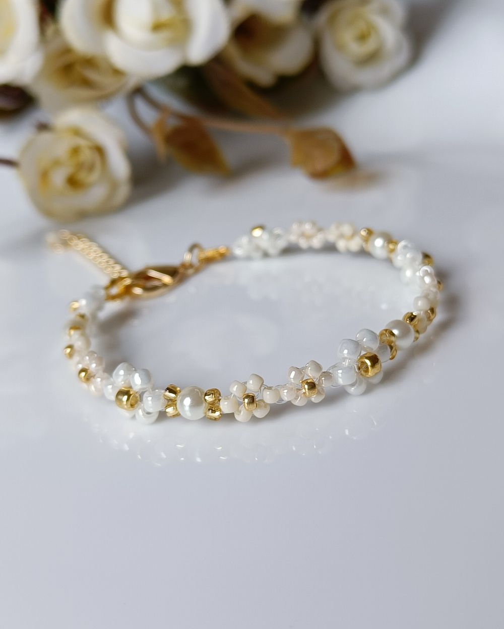 Minimal and elegant beaded bracelet in India that is handmade with the finest Japanese seed beads and makes the perfect choice to gift your loved ones