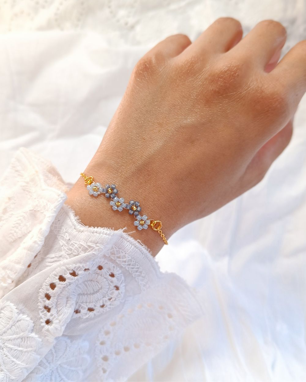 Minimal Flower Bracelet - Blue