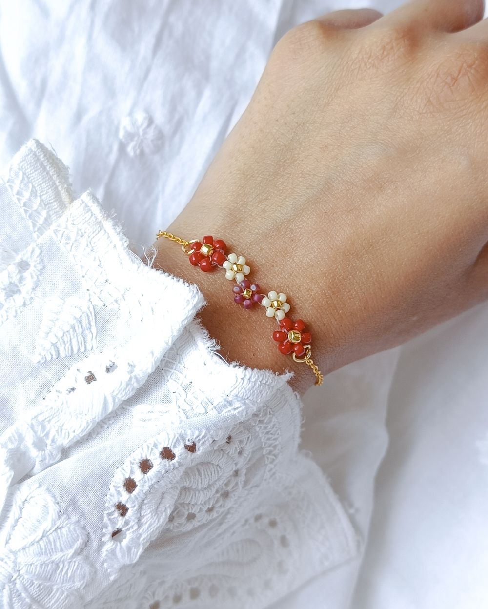 Minimal Flower Bracelet - Red