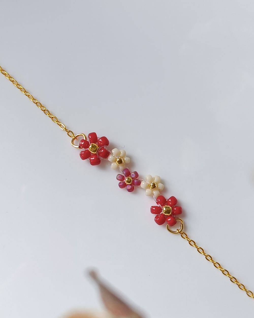 Minimal Flower Bracelet - Red