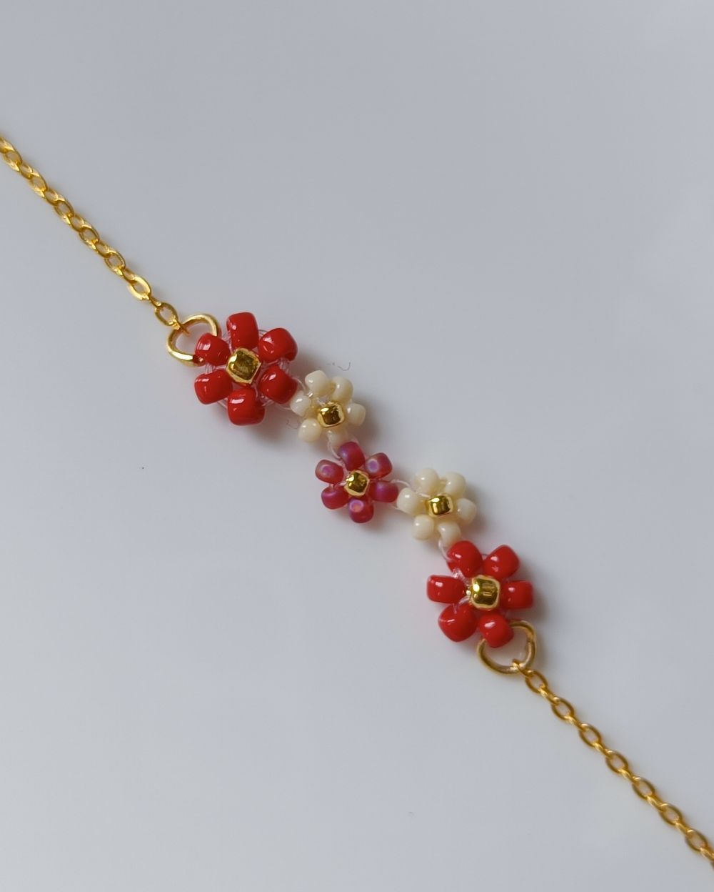 Minimal Flower Bracelet - Red