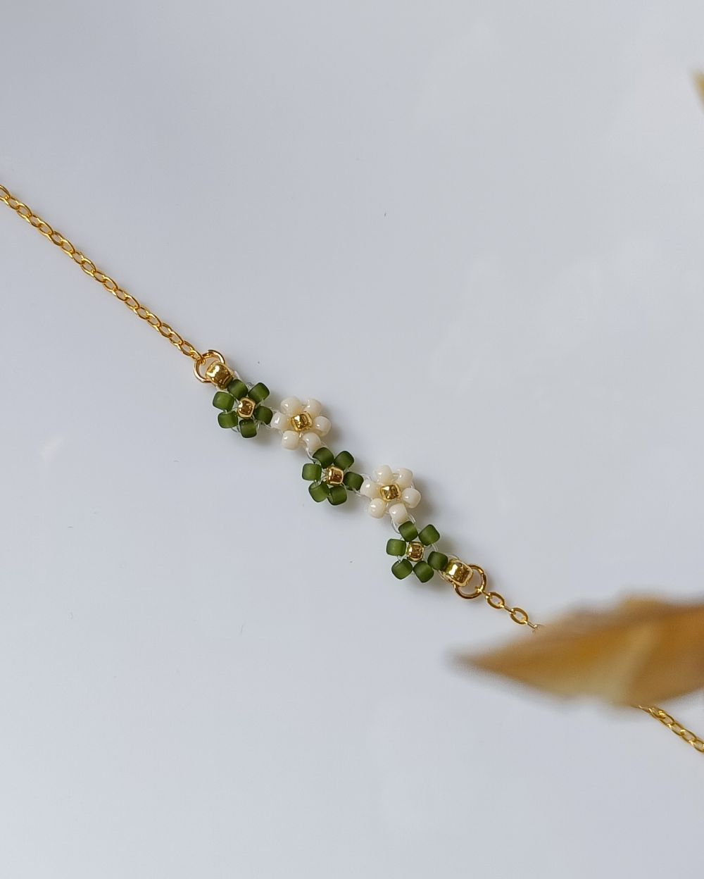 Minimal Flower Bracelet - Olive