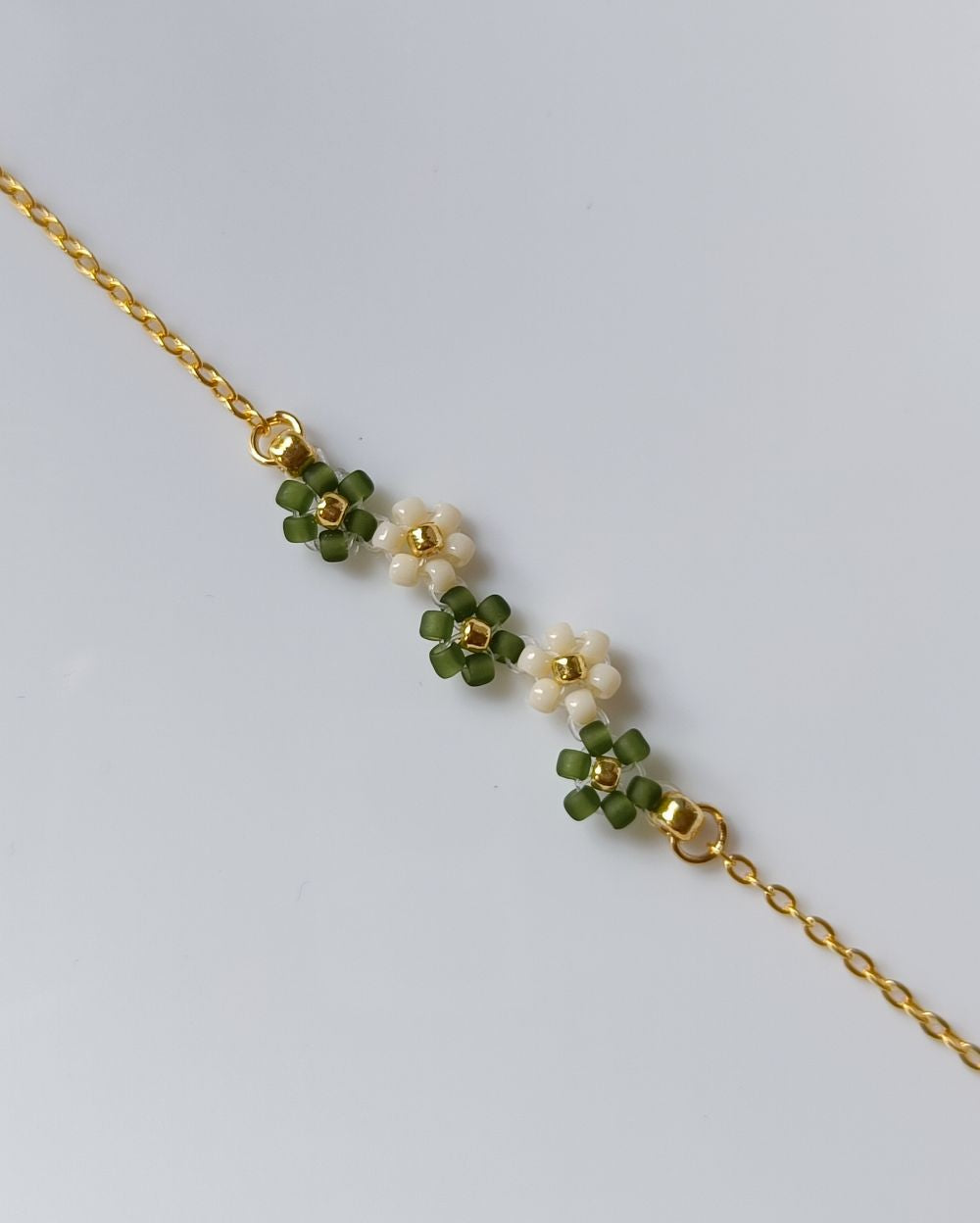 Minimal Flower Bracelet - Olive