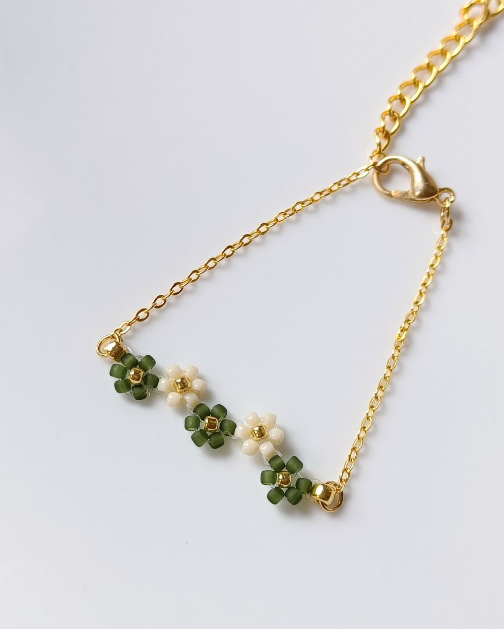 Minimal Flower Bracelet - Olive