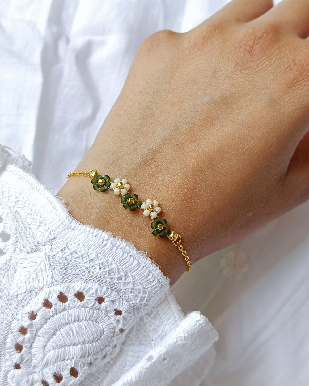 Minimal Flower Bracelet - Olive