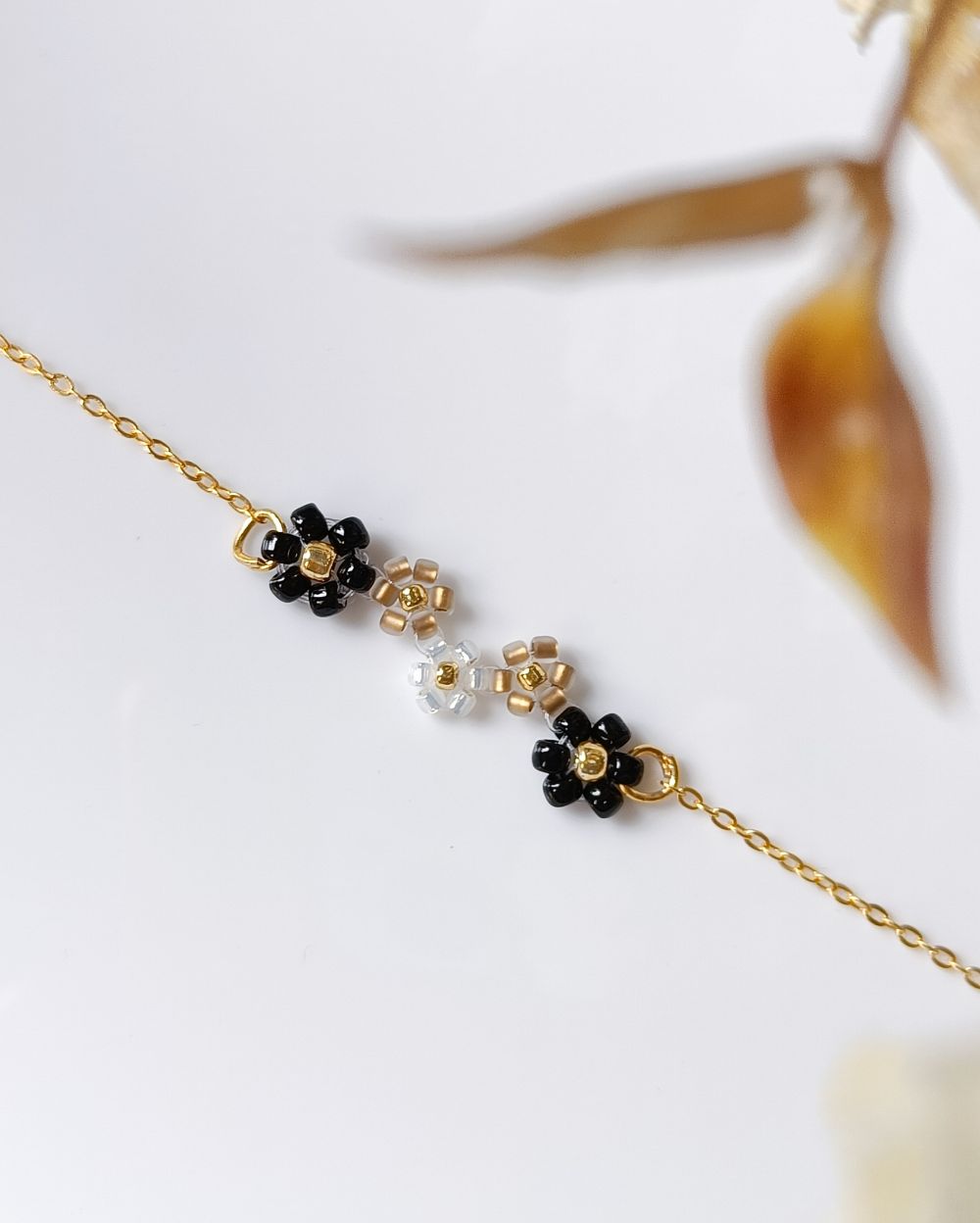 Minimal Flower Bracelet - Black and Golden