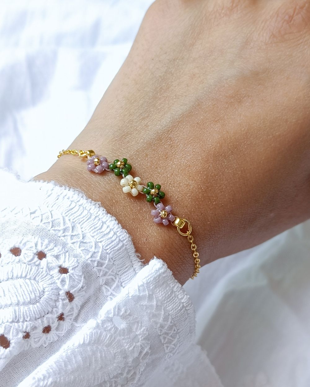 Minimal Flower Bracelet - Mauve and Green