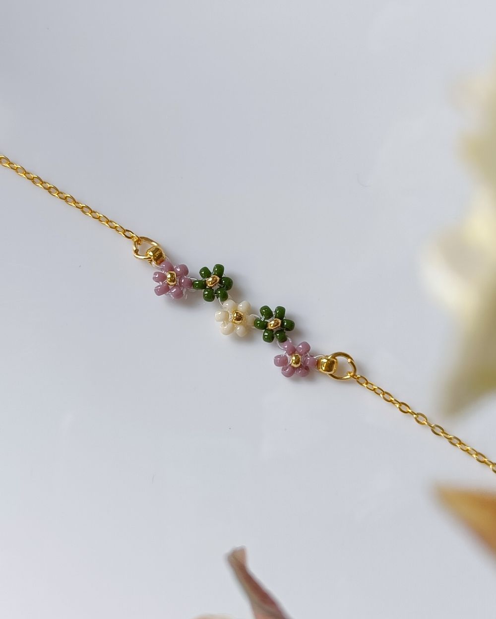Minimal Flower Bracelet - Mauve and Green