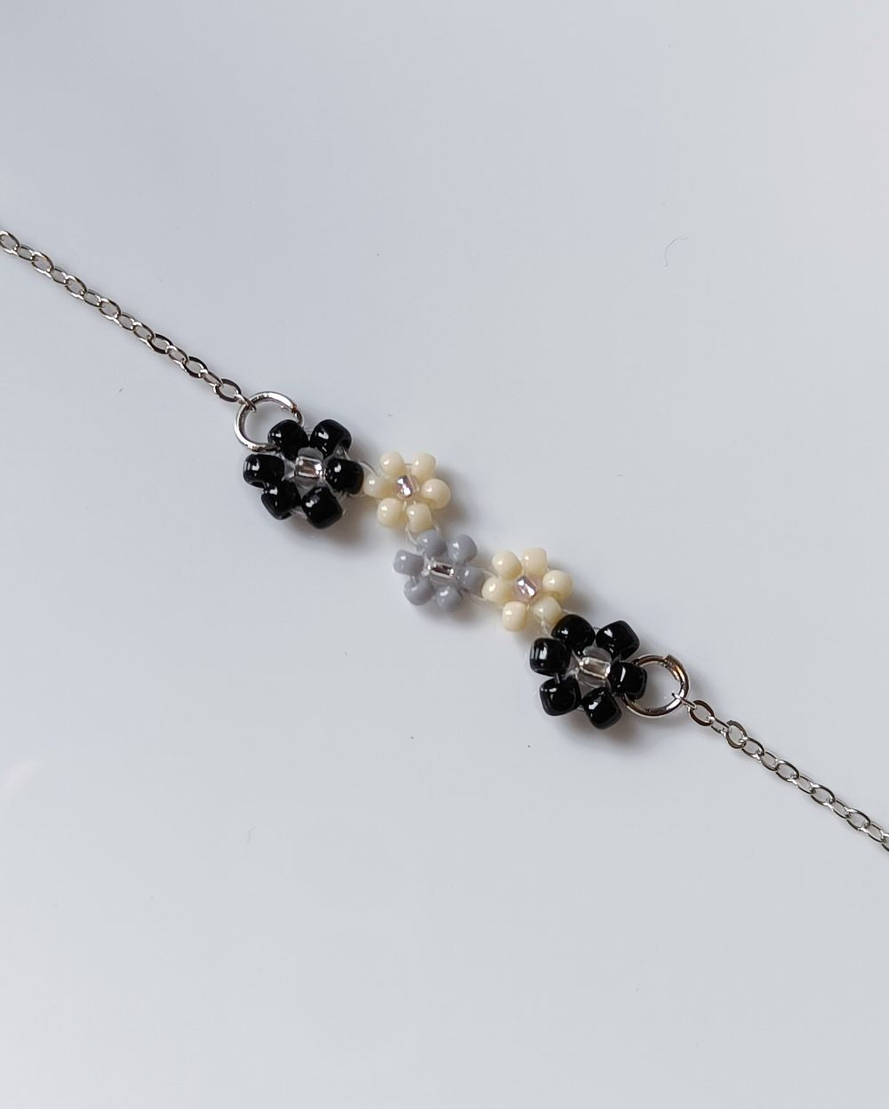 Minimal Flower Bracelet - Black and Beige