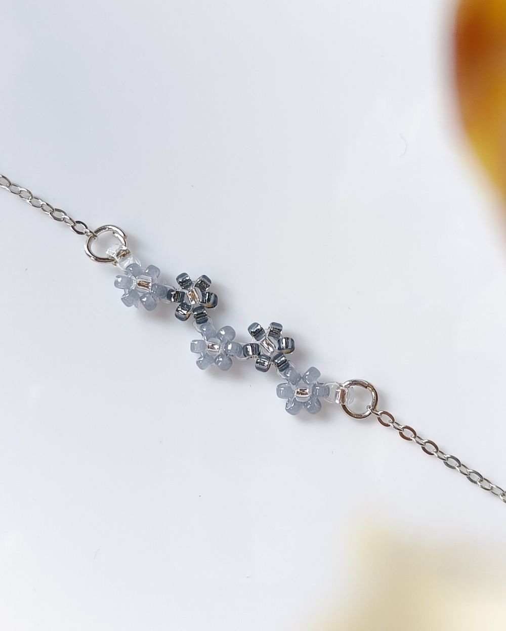 Minimal Flower Bracelet - Grey