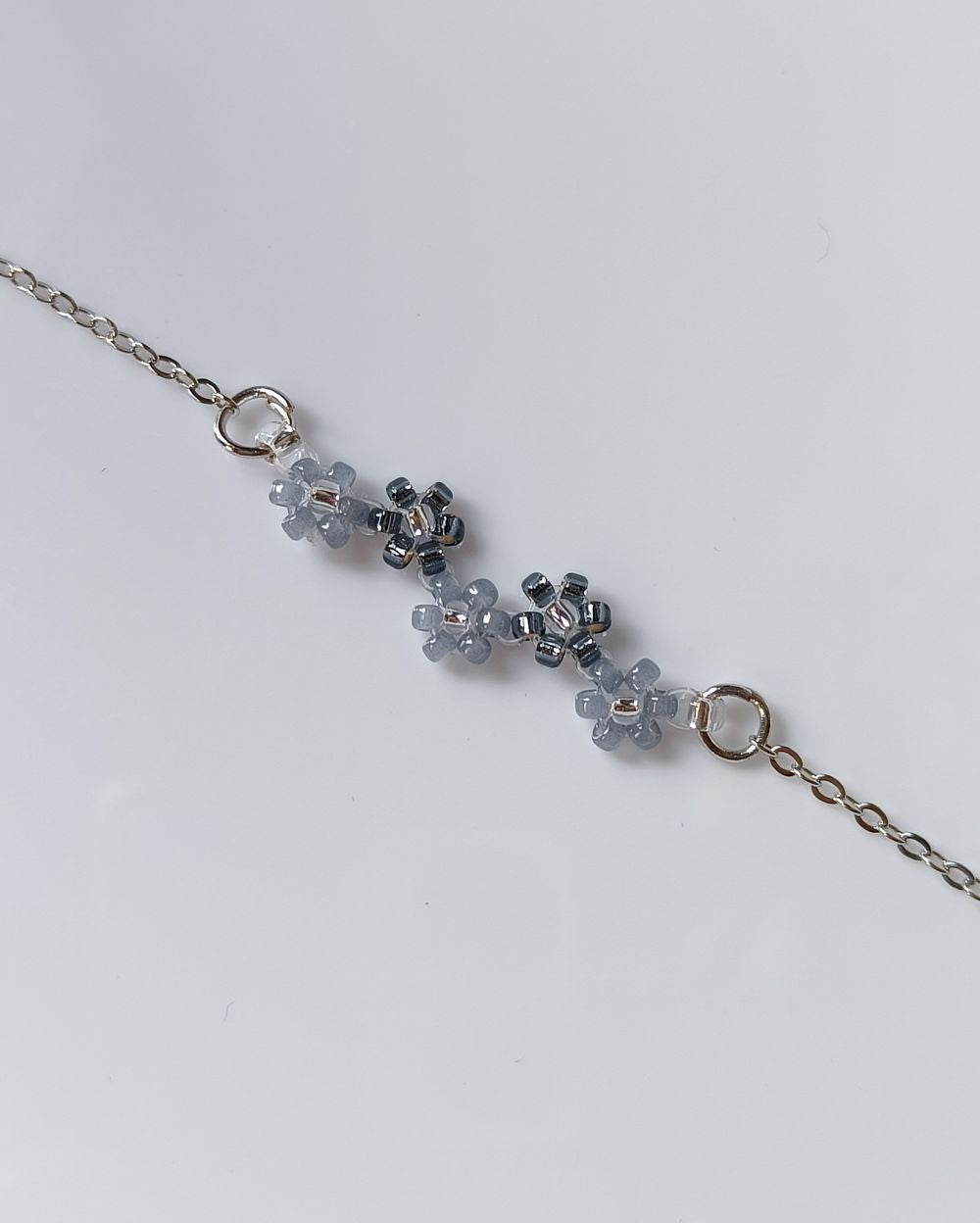 Minimal Flower Bracelet - Grey