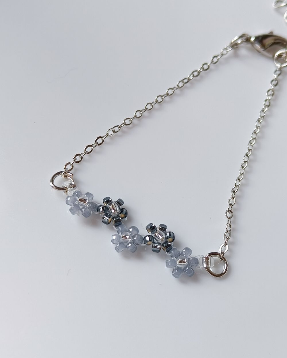 Minimal Flower Bracelet - Grey