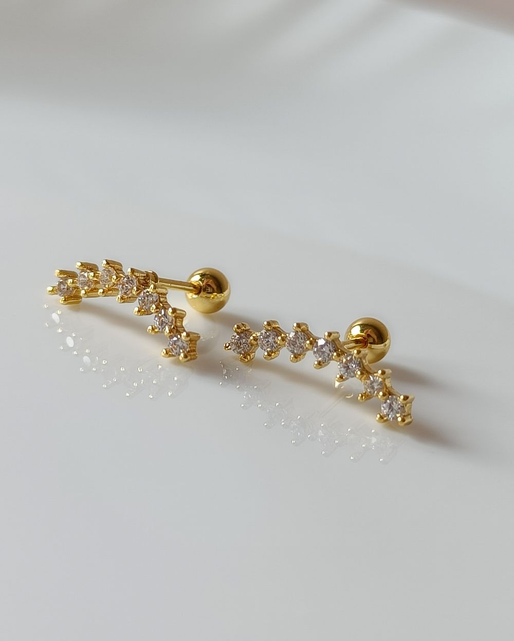 Curved Zircon Cartilage Stud - Stainless Steel