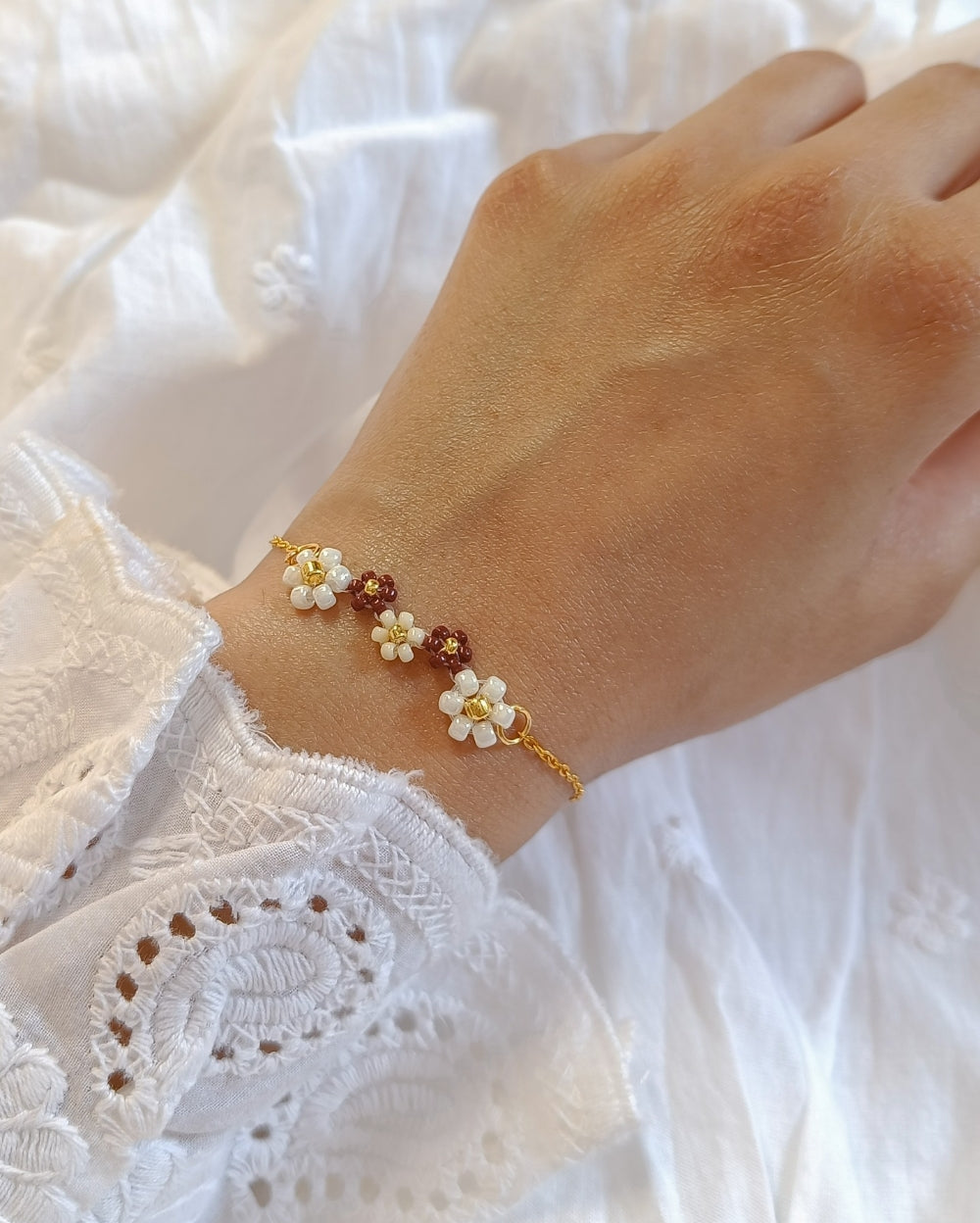 Minimal Flower Bracelet - Beige and Brown