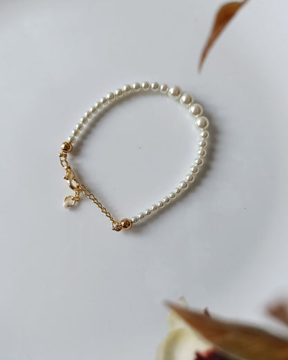 Stylish and Minimal Pearl Bracelet that is handcrafted with high quality Japanese Pearls.