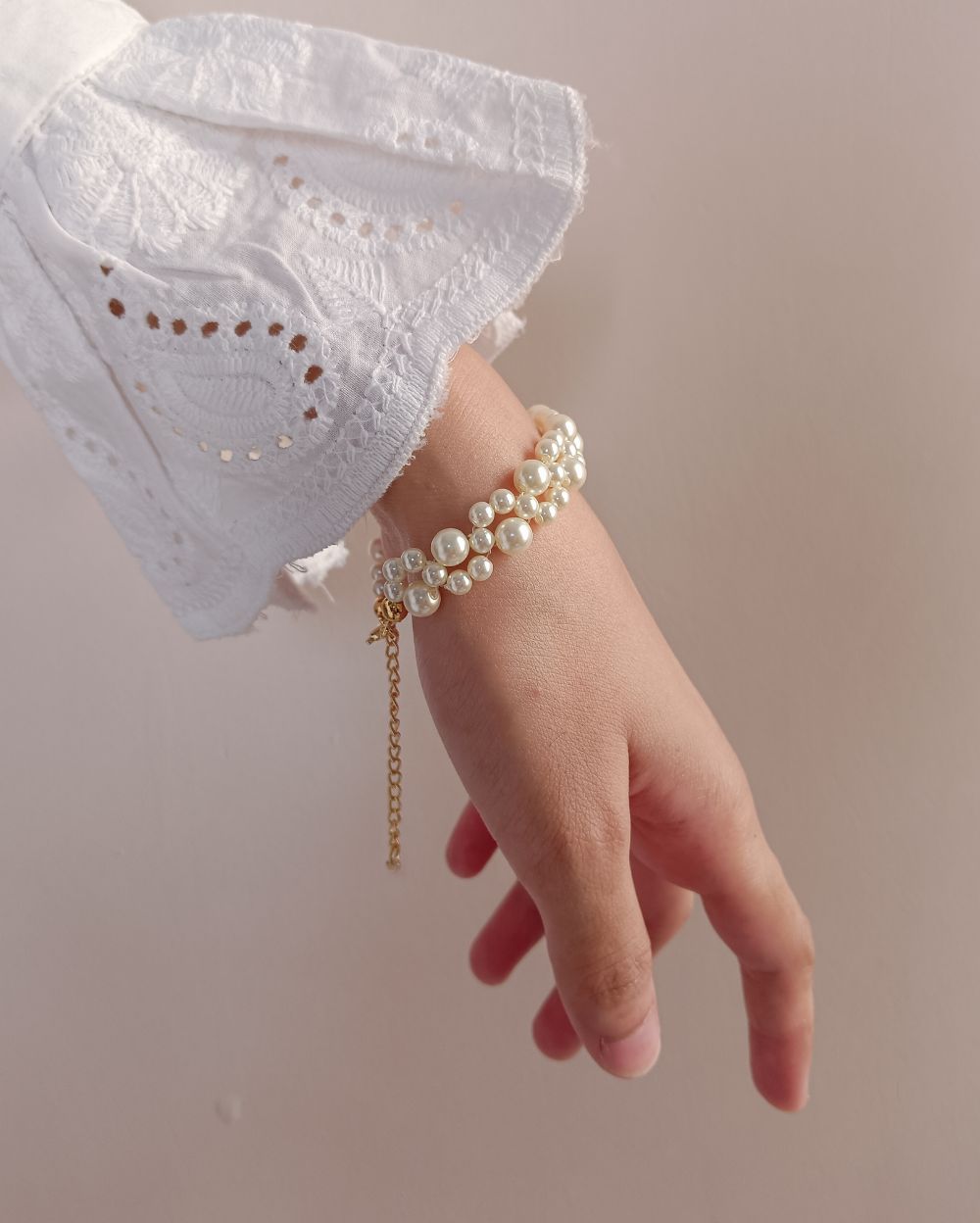 Stylish Pearl Bracelet for Women that is handcrafted with high quality Japanese Pearls. Perfect for special occasions.