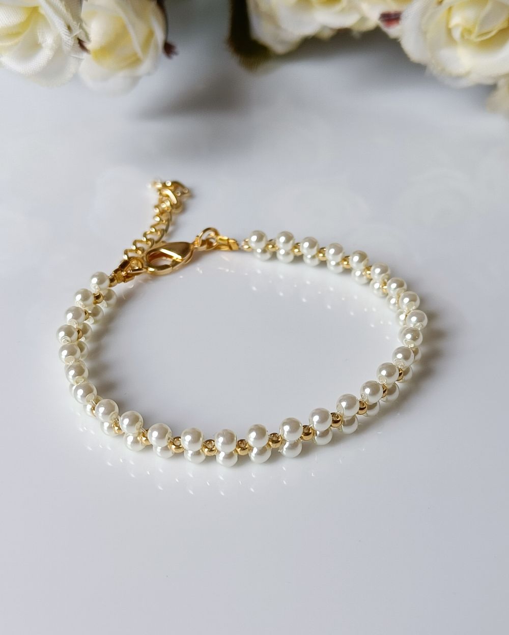 Minimal and aesthetic Pearl Bracelet that is handcrafted with high-quality Japanese Pearls.