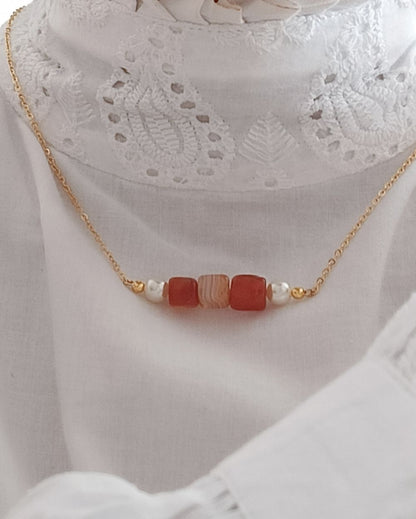 Minimal natural agate stone locket necklace that is ideal for daily wear and versatile to pair with any outfit.