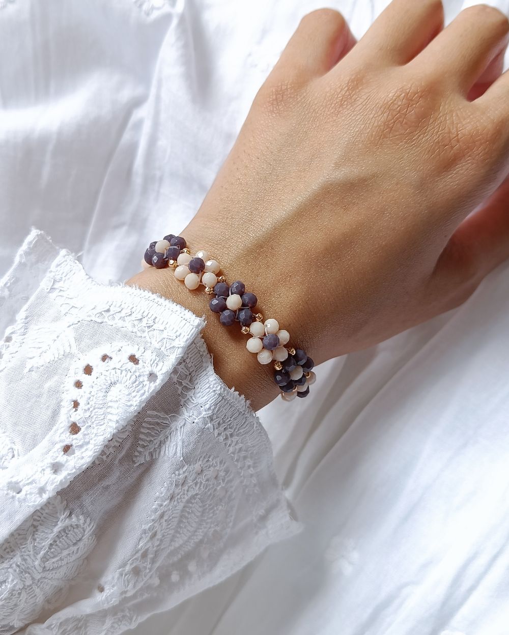 Flower beaded bracelet made of crystal beads. Purple Flower Bracelets.