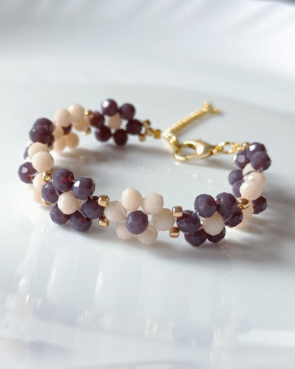 Purple flower beaded bracelet for girls, which is made of good quality crystal beads and is perfect to pair with any outfit. Versatile and chic bracelet.