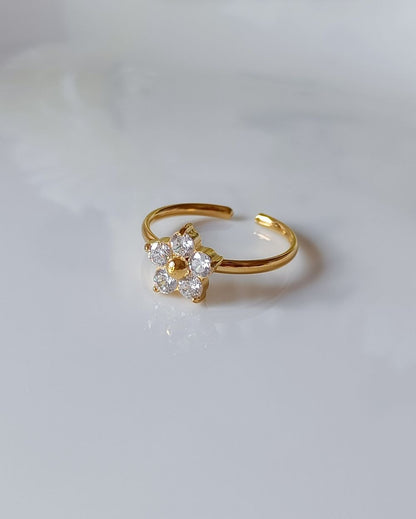Zircon Flower Ring - 18K PVD Plated Stainless Steel
