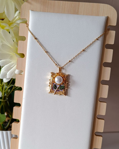 Vintage Sunflower Necklace - 18K PVD Plated Stainless Steel