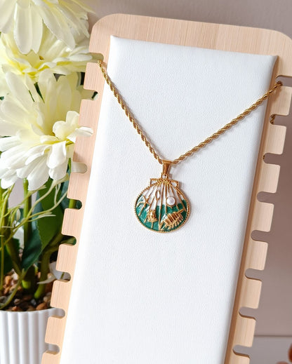 Statement Shell Pendant Necklace - 18K PVD Plated Stainless Steel