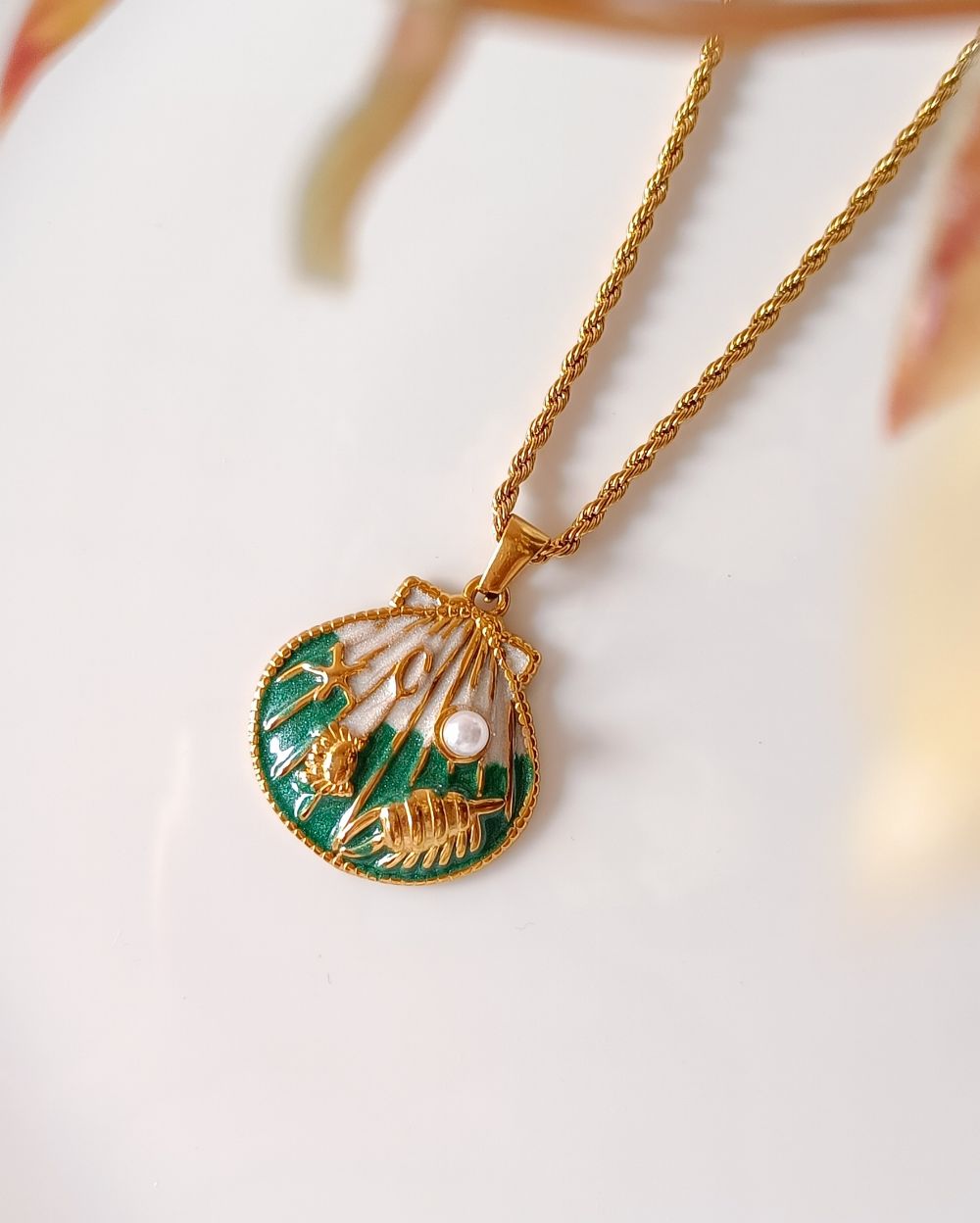 Statement Shell Pendant Necklace - 18K PVD Plated Stainless Steel