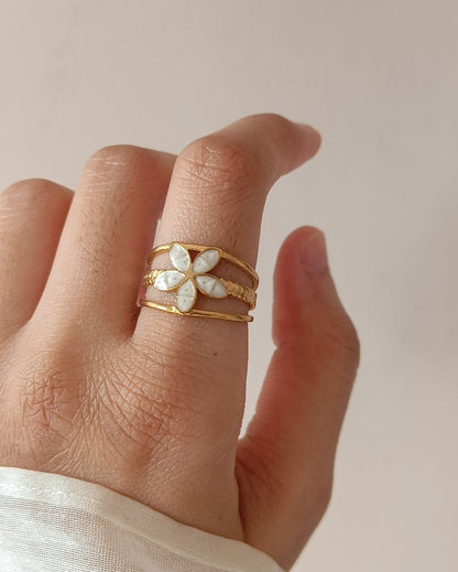 White Floral Ring - 18K PVD Plated Stainless Steel